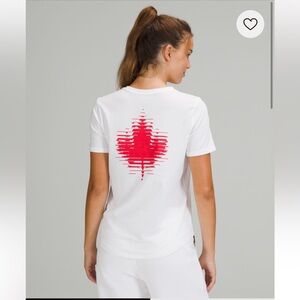 Lululemon team Canada Olympic maple leave white short sleeve t shirt, sz 4